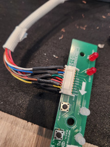 Photo de galerie - Reconfectionnement  files couper du a une souris, du bandeau de commande lave vaisselle encastrer. soudures et gaine rétractable 