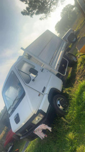 Photo de galerie - Camion benne pour enlever gravats et déchets 