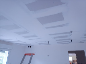 Photo de galerie - Plafond Placo plâtre pose de bande a joint enduit charges et finitions 