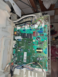 Photo de galerie - Remplacement de circuit de puissance sur clim.