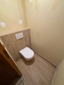 Photo de galerie - Pose d’un WC suspendu et réalisation d’un carrelage et d’une faïence fourni par le client 