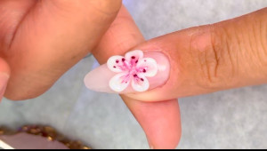 Photo de galerie - Nail art de fleur