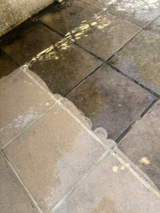 Photo de galerie - Nettoyage de terrasse au Karcher . 