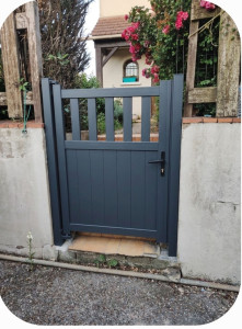Photo de galerie - Spécialiste en fermetures, accès et sécurité : portails, portillons, portes coulissantes, rideaux de garage et portes blindées.