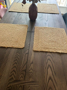 Photo de galerie - Rénovation d'une table en bois massif 