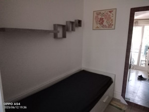 Photo de galerie - Installation étagère sur mur en béton 