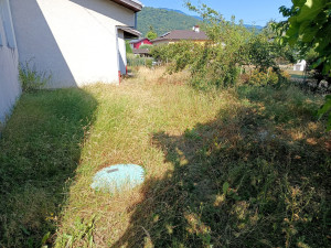 Photo de galerie - Débroussaillage et tonte d'une parcelle de 530m2 avant 