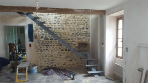 Photo de galerie - Conception et fabrication d'un escalier quart tournant.
Prêt à peindre puis recevoir ces marches en chêne massif. 