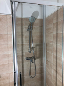Photo de galerie - Bonjour ´ vous avez besoin de changer un robinet ´ la douche wc ´ ou autre dépannage appelez moi  