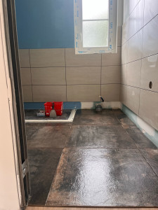 Photo de galerie - Création de salle de bain et pose d’accessoires. 