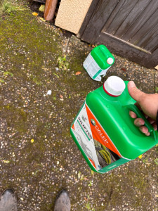 Photo de galerie - Nos produits professionnels pour le traitement de toiture 