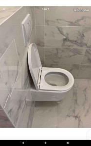 Photo de galerie - Pose de toilettes suspendu avec carrelage