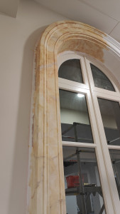 Photo de galerie - Restauration d'un stuc et imitation de pierres 