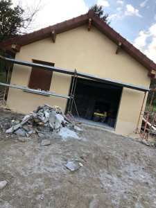 Photo de galerie - Réalisation d’un garage (fondations, montage des murs, dalles béton, plancher bois, toitures, enduit …