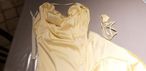 Photo de galerie - Retouche robe de cocktail trop large.