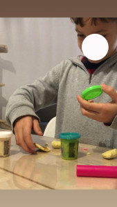 Photo de galerie - Activité pâte à modelé ! ?