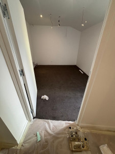 Photo de galerie - Peinture  unduit parket pose moquette tout en général merci de avance. 