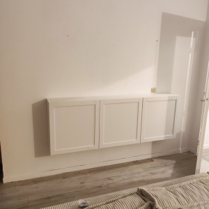 Photo de galerie - Fixation de 3 meuble au mur 
