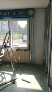 Photo de galerie - Pose de  rail avec laine de verre plus ba13 calicot enduit finition peinture fini