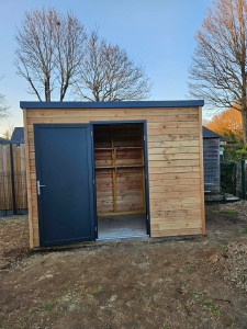 Photo de galerie - Création d’un abri de jardin (dalle, ossature, toit, ouvertures).