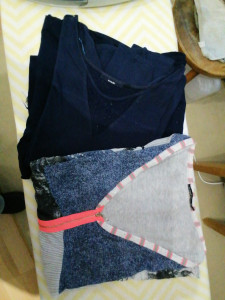 Photo de galerie - Ce sont 1 de mes pyjamas et 1 tee shirt