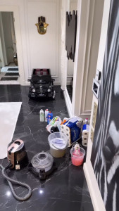 Photo de galerie - Effectuer l'entretien courant de la maison : laver la vaisselle, les vitres, les sols, les sanitaires, la cuisine, dépoussiérer, repasser ou encore ranger les vêtements…