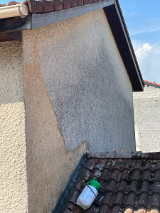 Photo de galerie - Nettoyage de facade avec produit nettoyant et hydrofuge 