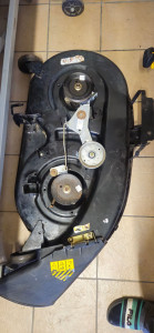 Photo de galerie - Remise en état plateau de coupe et entretien du tracteur.