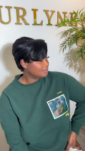 Photo de galerie - Pose pixie frontale, perruque de chez Urlyne disponible chez urlyne 