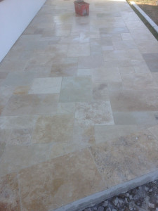Photo de galerie - Joint coulé de la terrasse 3 formats avec bandeau 