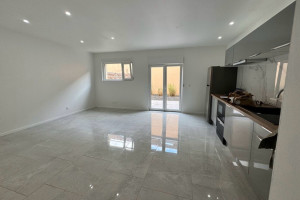 Photo de galerie - Rénovation complète de cet appartement, sol, plafond, cuisine