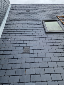 Photo de galerie - Velux sur toiture en ardoises et une chatières 