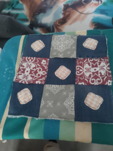 Photo de galerie - Coussin fait maison avec un vieux pantalon jeans 