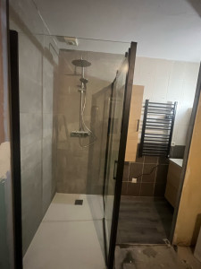 Photo de galerie - Installation robinet et parois du douche 