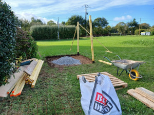 Photo de galerie - Début d'un abri de jardin 
