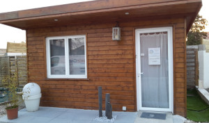 Photo de galerie - Création d'un bureau de jardin pour profession libérale ,  clé en main -12m2 avec tous les raccords