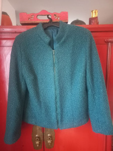 Photo de galerie - Veste bouclette avec épaulettes 