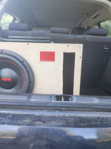 Photo de galerie - Montage sono voiture sur mesure 