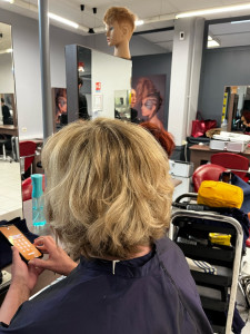 Photo de galerie - Couleur et balayage + Brushing avec du mouvement 