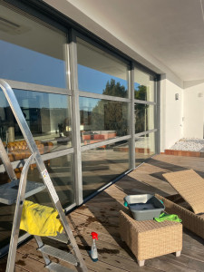 Photo de galerie - Nettoyage professionnel des vitrages extérieurs – Terrasse résidentielle haut de gamme
