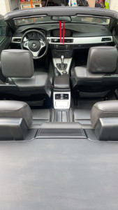 Photo de galerie - Nettoyage complet + nourrissant cuir sur une BMW 335i e93 