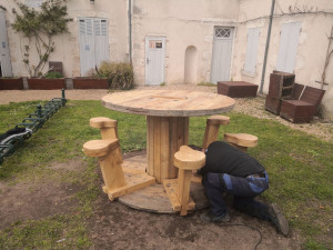 Photo de galerie - Fabrication table de jardin 
