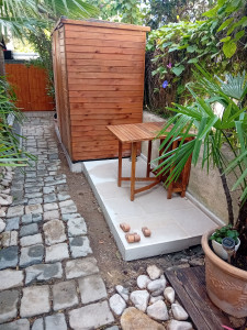 Photo de galerie - Réalisation de dalle pour abri de jardin  



réalisation de plusieurs dalle pour abri de jardin plus carrelage 