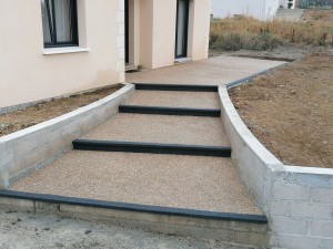 Photo de galerie - Réalisation d'un béton désactivé pose de pavé, parpaing
