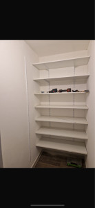 Photo de galerie - Pose d’étagères .