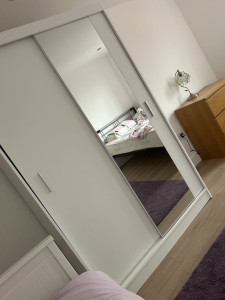 Photo de galerie - Armoire avec miroir avec portes coulissantes pratique pour rangement dans sa chambre