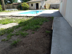 Photo de galerie - Dalle de piscine plus bordures maison