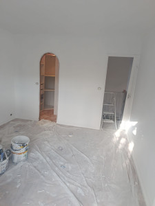 Photo de galerie - Peintre mur plafond disponible pour le weekend