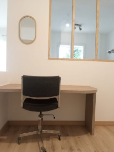 Photo de galerie - Verrière et bureau installé sur cloison neuve