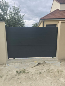 Photo de galerie - Pose de portail coulissant

Pose de portail coulissant 

